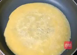 Illustration of how to make banana egg rolls 9