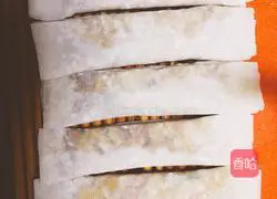 Illustration of how to make cabbage and mushroom spring rolls 2