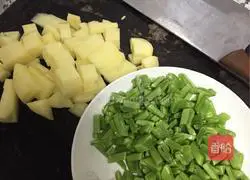 Illustration of how to make hand-made kidney bean noodles 8