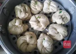 Illustration of how to make salt and pepper rolls 13