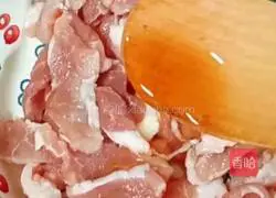 Illustration of how to cook loofah and fried pork 1