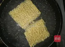 Illustration of how to make fried instant noodles 4