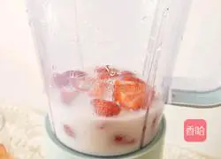 Strawberry Milkshake Recipe Illustration 7