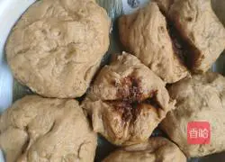 Illustration of how to make brown sugar steamed buns 7