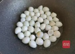 Illustration of how to make tiger skin quail eggs with tomato sauce 5