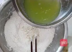 Illustration of how to make gourd and melon steamed dumplings 1