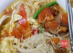 Illustration of how to make enoki mushroom, tomato and egg noodles 6
