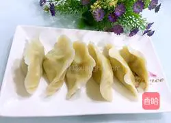 Illustration of how to make celery and pork dumplings 21