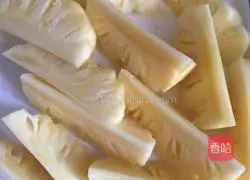 Illustration of how to make freshly squeezed pineapple juice 3