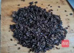 Illustration of how to make vegetarian Sanxian dumplings 2