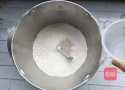 Illustration of how to make pork and beans stuffed buns 4