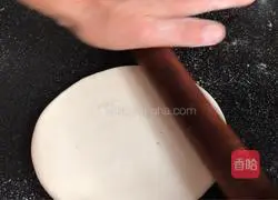 Illustration of how to make sunflower buns 1