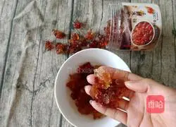 Illustration of how to make peach gum, lotus seeds and tremella soup (beauty and beauty) 3