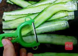 Illustration of how to make emerald cucumber 14