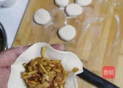 Illustration of how to make pickled cabbage stuffed buns 5