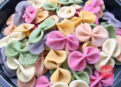 Illustration of how to make colorful butterfly noodles 13