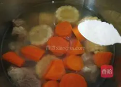 Carrot, Corn and Spare Ribs Soup Recipe Illustration 7