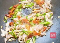Illustration of how to make fried meat with fungus 10