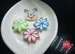 Illustration of how to make icing cookies 12