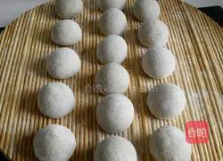 Illustration of how to make bean flour steamed buns 8