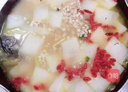 Winter Melon, Coix Seed and Crucian Carp Soup Recipe Illustration 14