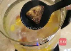 Illustration of how to make peach gum pumpkin glutinous rice soup 8