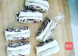 Illustration of how to make red bean rolls 9
