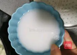 Illustration of how to make leek and egg pot stickers 17