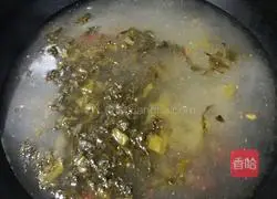 Illustration of how to make pickled cabbage and vermicelli soup 3