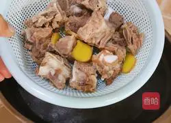 Lotus root and peanut pork ribs soup recipe 4