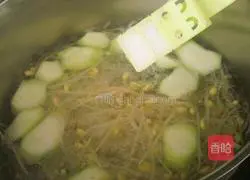 Illustration of how to make bean sprouts and loofah soup 8