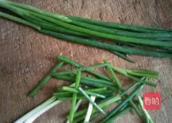 Illustration of how to make scallion noodles 3