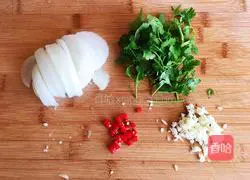 Illustration of how to mix onions with fungus 4