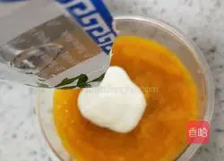 Illustration of how to make pumpkin yogurt cup 10