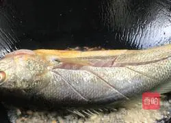 Illustration of how to make yellow croaker in tomato sauce 6 