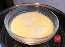 Illustration of how to make whitebait steamed eggs 4