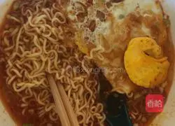 Illustration of how to make sour soup instant noodles 7