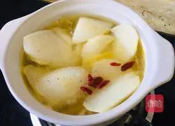 Illustration of how to simmer radish in chicken soup 10