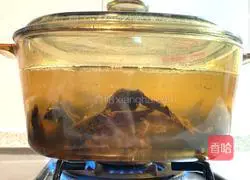 Illustration of how to stew aged dried radish (preserved vegetables) in bone soup 4