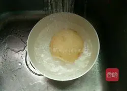 Illustration of how to make Lily Scallop Pear Juice 4