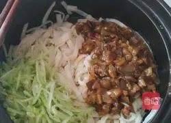 Illustration of how to make eggplant braised hand-rolled noodles 6