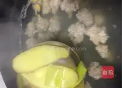 Illustration of how to make shrimp meatball soup 12