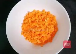 Illustration of how to make ham, carrot and egg pancakes 1