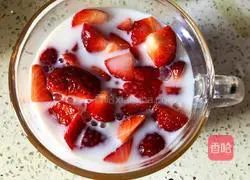 Illustration of how to fish coconut milk and fruit 14