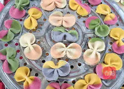 Illustration of how to make colorful butterfly noodles 12
