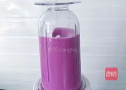Illustration of how to make dragon fruit and banana smoothie 3