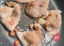 Illustration of how to make black pepper chicken breasts 4