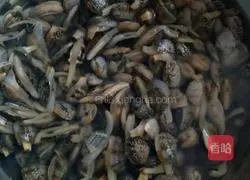 Illustration of how to make clam tofu soup 1