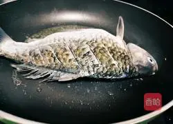 Illustration of how to make shredded radish and crucian carp soup 4