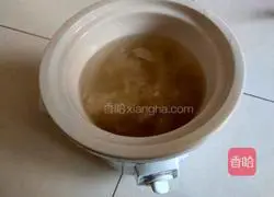 Illustration of making white fungus and sweet pear soup 4